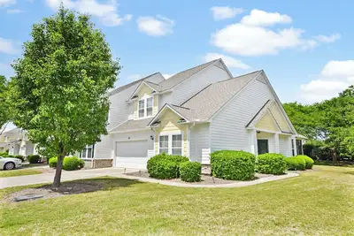 Image de Charming Townhome in Barefoot Resort — Minutes from Beach, Golf & Fun!