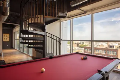 Image de 2 Bedroom Luxury Bi-Level Condo in Downtown Buffalo - Rooftop Bar, Bowling Alley
