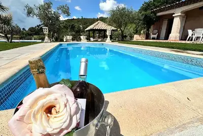 Image de villa logement entier piscine privée chauffée