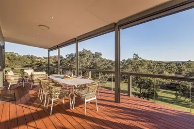 Image de Stylish And Captivating 5 Bedroom Rural Retreat With Sweeping Views