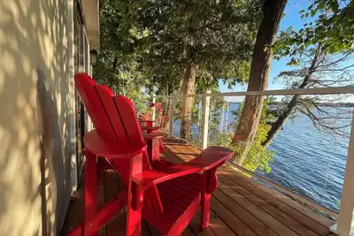 Image de Glamping anyone? Enjoy picturesque sunsets from your own water’s edge deck!