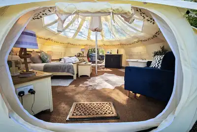 Image de Tente-de Luxe-Espace sanitaire-Vue sur la campagne-Sauna