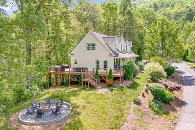 Image de Lauren Peak | Hot Tub, Views, Fire Pit + Game Room 🐾 + Biltmore Pass, nr Avl