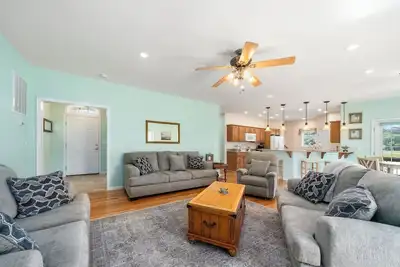 Image de Fairway Stay - Gorgeous Golf Course Home!