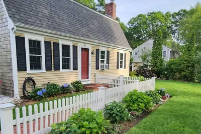 Image de 4-bedroom Centerville/Craigville Beach area retreat. Enjoy your stay!