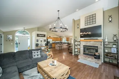 Hilltop Hideaway with Lake Front Access