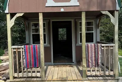 Image de The Cowboy Cabin, secluded and peaceful, only 5 min from town & sleeps 4.