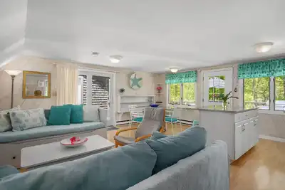 Image de Cape Cod National Seashore Treehouse Cycle, Swim, Hike or Kayak with your dog