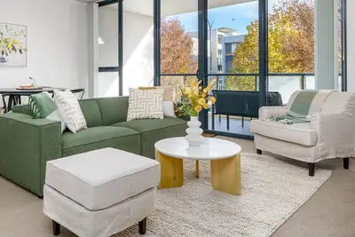 New To Vrbo: Newly Furnished 2br Apt in Kingston Foreshore