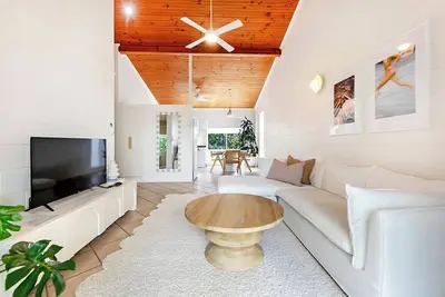 Image de Driftwood Loft Tropical Gateway to Bayfront and Cbd
