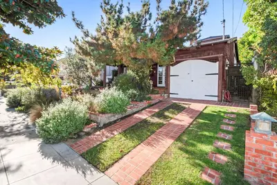 Image de 3-bedroom, 2 bathroom house in a terrific location on Coronado Island!
