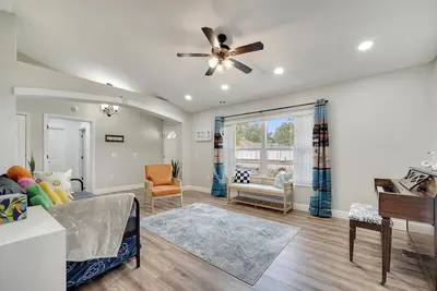 Image de Entire House - Lovely Vacation House with Hot Tub