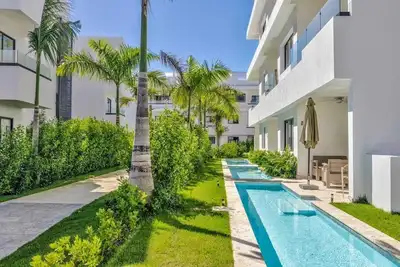 Image de 5 min Drive to Beach - Beach Equipment - Private Spool - Fast Wi-Fi + Car Option