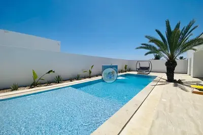 Image de Villa Neptune S+4 spacieuse avec piscine à 5 minute de la plage