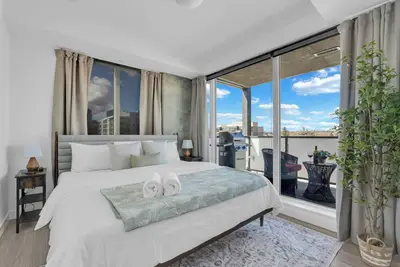 Image de Kensington Condo | King Bed + Banff Pass + Parking + Wifi