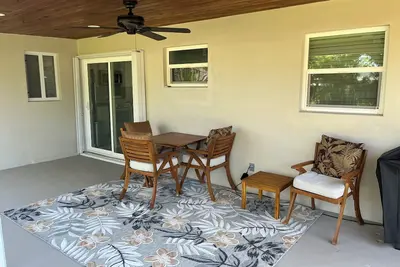 Image de Newly renovated 2-bedroom duplex halfway between downtown Stuart and the beach