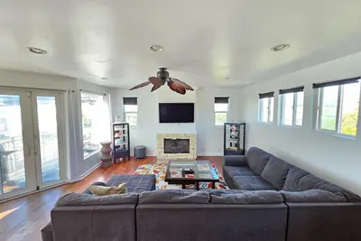 Image de 3 Bedroom 3 Bath Venice Beach House w Ocean Views!
