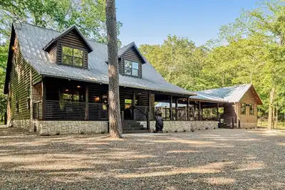 Image de Bear Claw- Heated Pool + Luxe Outdoor Living