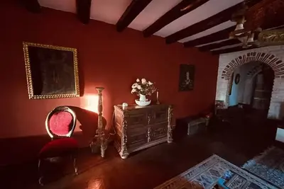 Image de Beautiful Family room with direct access to the main garden