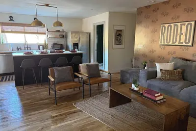 Image de Charming Wine Country Coop Retreat