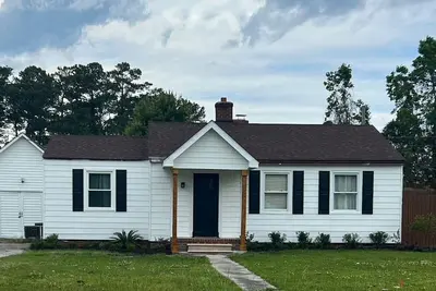 Image de The Hiatt House a Gathering Home for Wedding Lodging and Executives