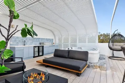 Image de Stunning Rooftop Retreat with Private Jacuzzi on the Maroochy River