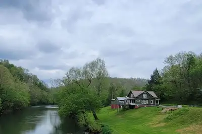 Image de Riverfront / Fishing / Elk Rail Trails / 4-bedroom house in beautiful Duck