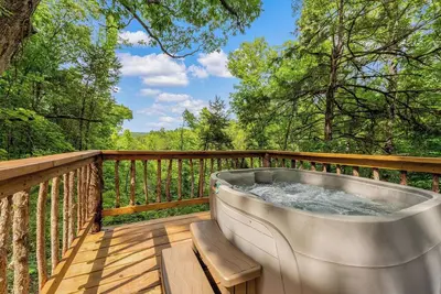 Bungalow Retreat with Hot tub!