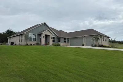 Image de Quiet 4br 2. 5ba Modern New Country Home in Weatherford