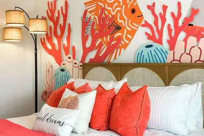 Waterfront 6br Luxury Retreat w/ Pool & Dock