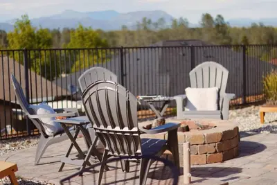 Image de 5 Br Hot Tub Walk to Bethel