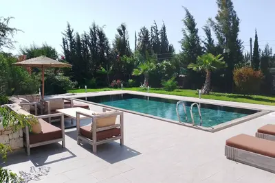 Image de Maison Moderne Avec Piscine & Jardin, Sans Vis à Vis