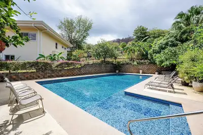 Image de Las Brisas 1-1 • 3 Br Beach-Front Condo • Salt-Water Pool & Walk to Playa Hermosa • 6 Guests