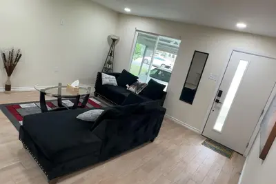 Image de Your Stylished 4-Bedrooms, 2 Baths Home in Fabulous Houston