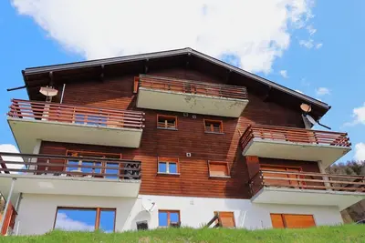 Image de Chandolin est accessible toute l'année depuis Sierre en voiture ou en bus. Le Val d'Anniviers est ce