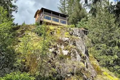 Image de Eagles Nest - Epic Bluff-Top Cabin Squamish Valley