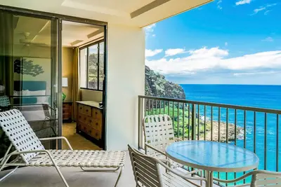 Image de 2-Bedroom Oceanfront Condo w/ Private Lanai