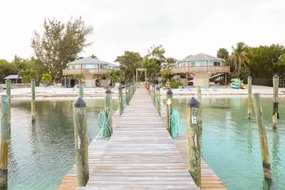 Image de Beachfront Villa w/ Pier & Pool