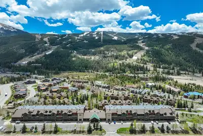 Image de Gateway Studio | Pool, Hot Tub, Walk to Slopes!