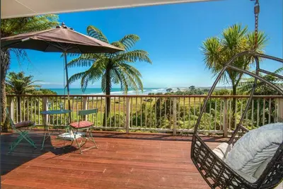 Image de Coastal Retreat! Outstanding panoramic views while you relax on the deck!