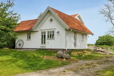 Image de Superbe maison à Grästorp avec sauna