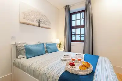 Image de Cozy & Bright Flat by Host Wise