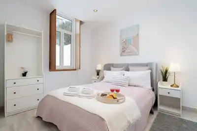 Image de Traditional House with Terrace by HostWise