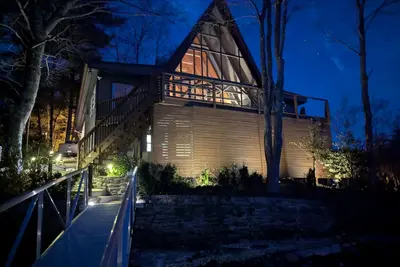 Image de Lakefront A-Frame on a Point, Dog-Friendly