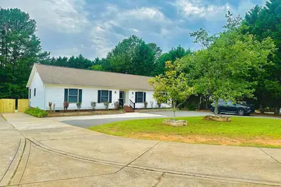 Image de Spacious and Comfortable House