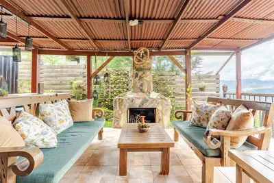 Image de Romantic rustic cabin with fireplace at 5 Thousand feet altitude, Pet Friendly