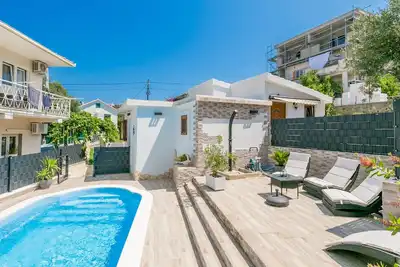 Image de Maison pour la famille avec la piscine Okrug Gornji, Ciovo (K-24460)