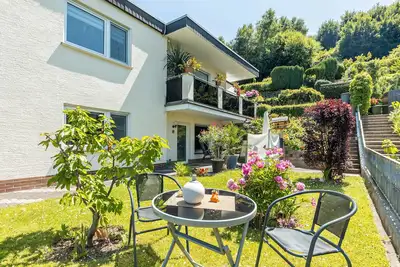 Image de Appartement \"Oase Ruhrtalblick\" avec vue sur les montagnes, terrasse privée et Wi-Fi