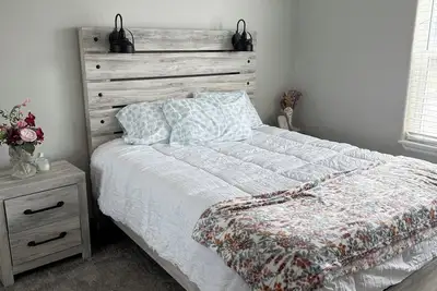 Image de Cozy 2br Pet-Friendly Home with Fenced Yard