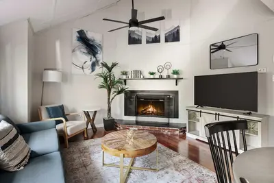 Image de Secret Gardens, Fireplace, Deck & Dog-Friendly